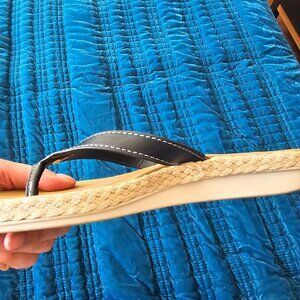 Tommy Bahama flip flops size 7